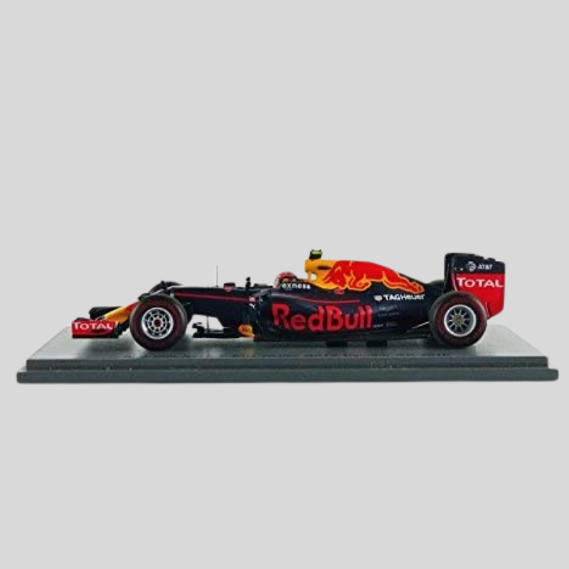 Red Bull Racing Tag Heuer RB12 Daniil Kvyat – Bahrain GP2016