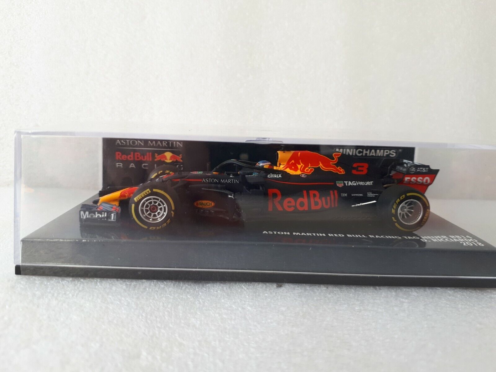 Aston Martin Red Bull Racing Tag Heuer RB14 Ricciardo 2018